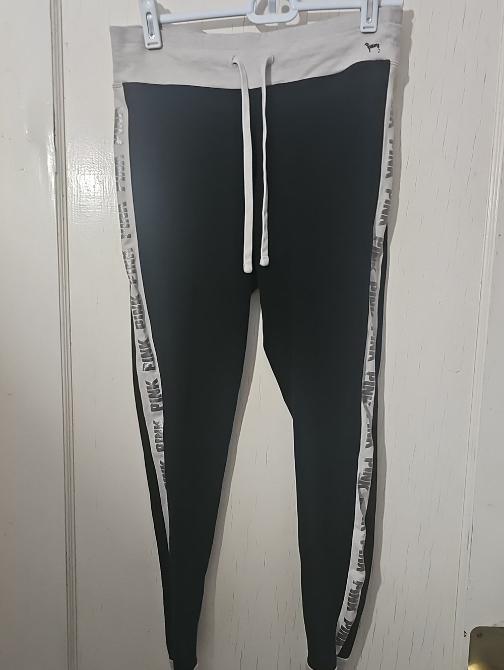 Womens Victorias Secret PINK Yoga Leggings Sz M With Sequin Back Leg Detail